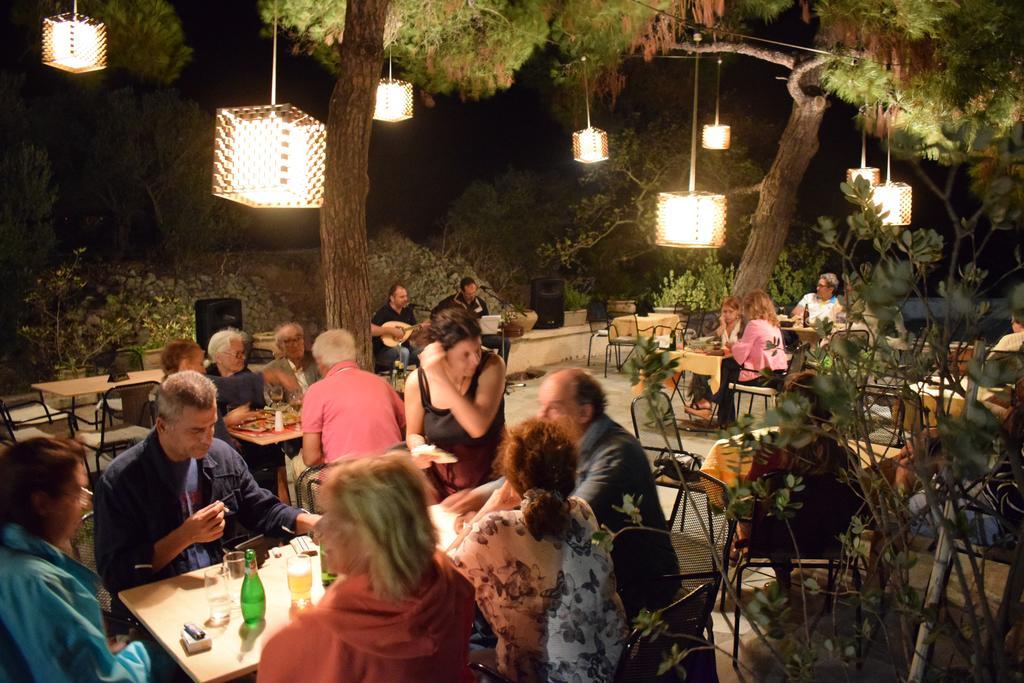 Porfyrousa Traditional Hotel Milopotamos  Dış mekan fotoğraf