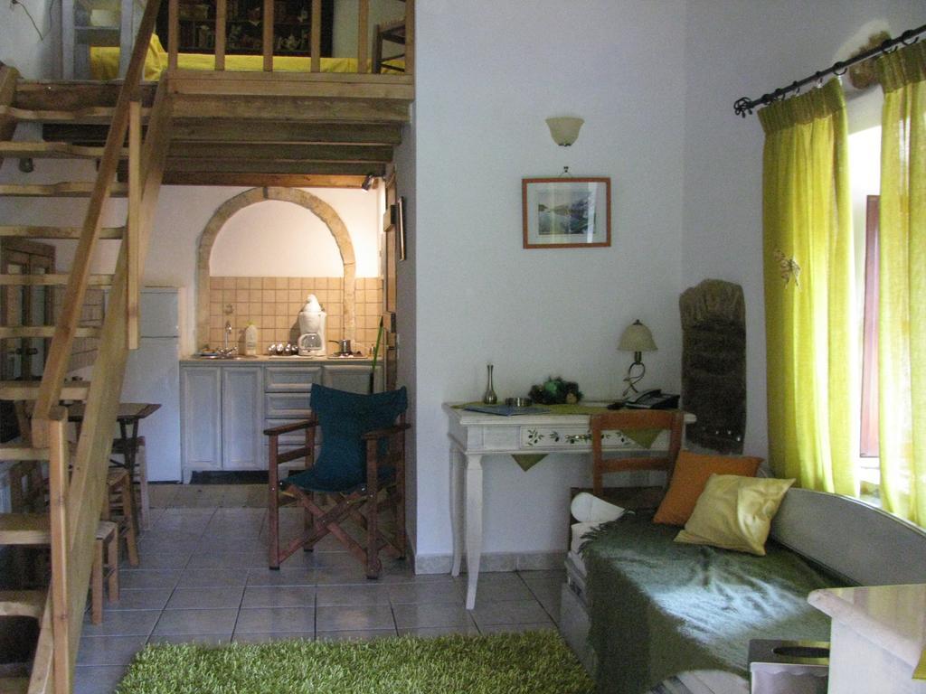 Porfyrousa Traditional Hotel Milopotamos  Dış mekan fotoğraf