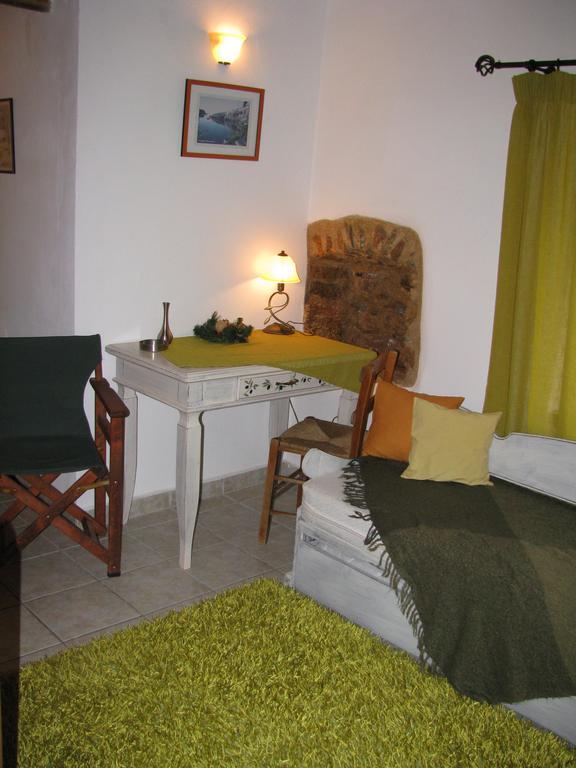 Porfyrousa Traditional Hotel Milopotamos  Dış mekan fotoğraf